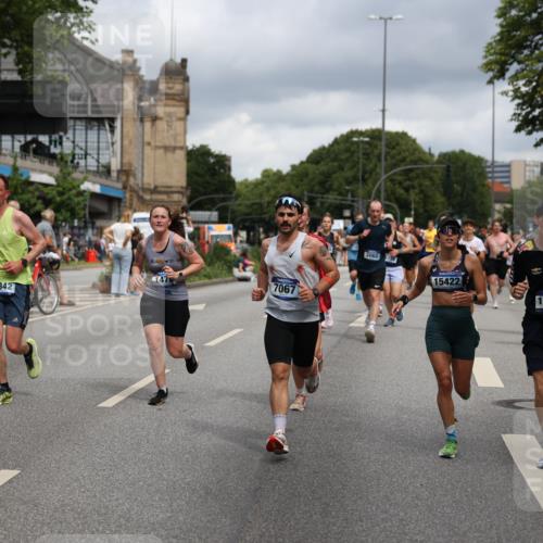 29.06.2025 - hella hamburg halbmarathon Yannick Fuchs http://msf.ph/oto/8185895 29.06.2025 10:43:35 20KM 1094, 1342, 1381, 1476, 2013, 2504, 2516, 2592, 2596, 2706, 2878, 2889, 2937, 3060, 3692, 4017, 4832, 5460, 5705, 6158, 7067, 7297, 7332, 8112, 8437, 8821, 9038, 9126, 9200, 9213, 9463, 9619, 9649, 9695, 9924, 9965, 10184, 11340, 11519, 11579, 11779, 11819, 11977, 12035, 12094, 12271, 12421, 12670, 13233, 13688, 13690, 14526, 15422, 15523, 16114, 16369, 16627, 16653, 16731, 16891, 17173, 17632, 17753, 18058, 18842, 18926, 19109 meine-sportfotos.de