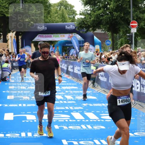 29.06.2025 - hella hamburg halbmarathon Zöllner http://msf.ph/oto/8185900 29.06.2025 10:42:54 Ziel 5011, 5477, 7105, 13398, 13725, 14447, 14560, 14813, 14849, 15297, 15301, 15851, 18559, 18659 meine-sportfotos.de