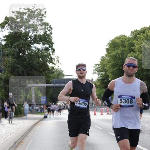 29.06.2025 - hella hamburg halbmarathon Jannik Wohlers http://msf.ph/oto/8185903 29.06.2025 09:43:39 Lombardsbrücke 1122, 1953, 2483, 3189, 3379, 5308, 7231, 8376, 9047, 10222, 10655, 11150, 13383, 13606 meine-sportfotos.de