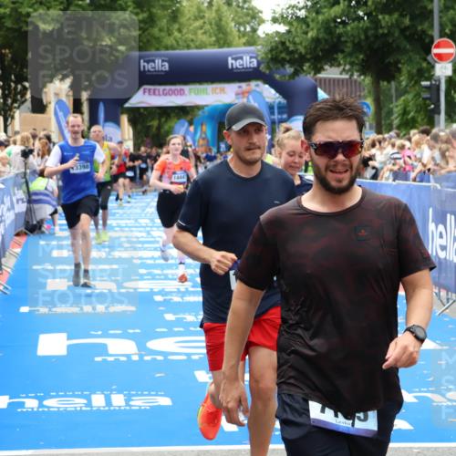 29.06.2025 - hella hamburg halbmarathon Zöllner http://msf.ph/oto/8185927 29.06.2025 10:42:57 Ziel 4823, 5011, 5477, 13398, 14447, 14849, 15297, 15301, 15851, 18559, 18659 meine-sportfotos.de