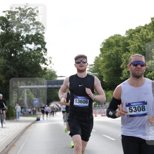 29.06.2025 - hella hamburg halbmarathon Jannik Wohlers http://msf.ph/oto/8185941 29.06.2025 09:43:39 Lombardsbrücke 1122, 1953, 2483, 3189, 3379, 5308, 7231, 8376, 9047, 10222, 10655, 11150, 13383, 13606 meine-sportfotos.de