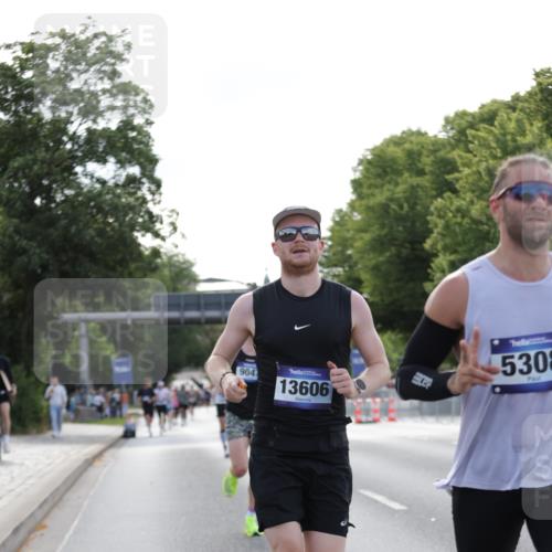 29.06.2025 - hella hamburg halbmarathon Jannik Wohlers http://msf.ph/oto/8185958 29.06.2025 09:43:39 Lombardsbrücke 1122, 1953, 2483, 3189, 3379, 5308, 7231, 8376, 9047, 10222, 10655, 11150, 13383, 13606 meine-sportfotos.de