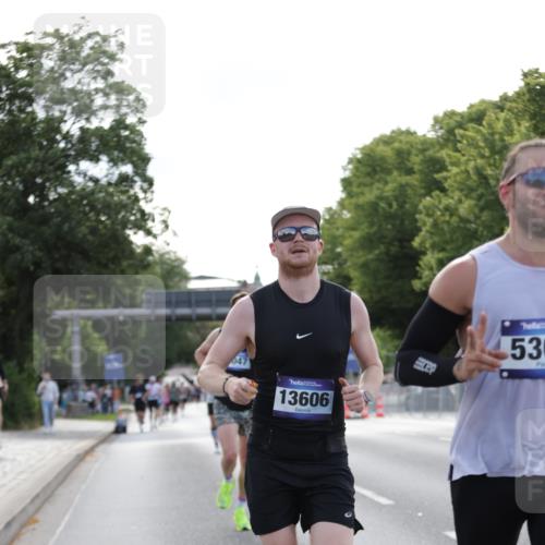 29.06.2025 - hella hamburg halbmarathon Jannik Wohlers http://msf.ph/oto/8185966 29.06.2025 09:43:39 Lombardsbrücke 1122, 1953, 2483, 3189, 3379, 5308, 7231, 8376, 9047, 10222, 10655, 11150, 13383, 13606 meine-sportfotos.de