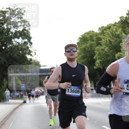 29.06.2025 - hella hamburg halbmarathon Jannik Wohlers http://msf.ph/oto/8185970 29.06.2025 09:43:39 Lombardsbrücke 1122, 1953, 2483, 3189, 3379, 5308, 7231, 8376, 9047, 10222, 10655, 11150, 13383, 13606 meine-sportfotos.de