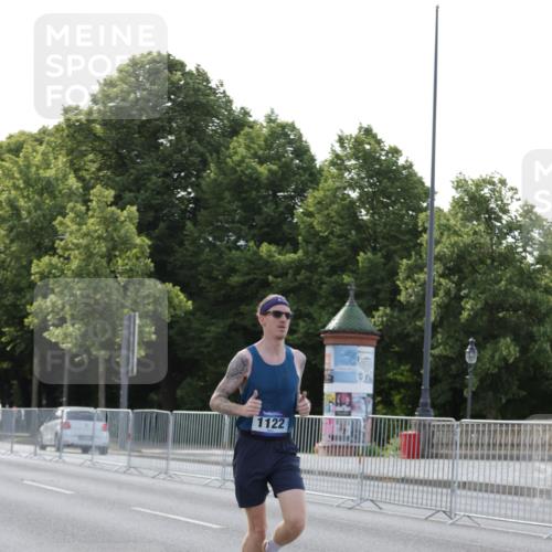 29.06.2025 - hella hamburg halbmarathon Jannik Wohlers http://msf.ph/oto/8185999 29.06.2025 09:43:41 Lombardsbrücke 1122, 1953, 2483, 3189, 3379, 5308, 7231, 7793, 8376, 9047, 10222, 10655, 11150, 13383, 13606 meine-sportfotos.de