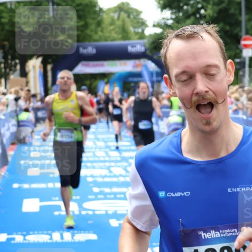 29.06.2025 - hella hamburg halbmarathon Zöllner http://msf.ph/oto/8186003 29.06.2025 10:43:00 Ziel 4823, 5477, 7035, 8218, 9364, 14849, 18559, 18659 meine-sportfotos.de