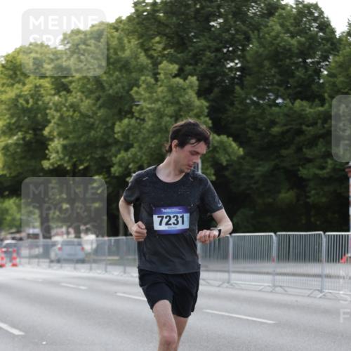 29.06.2025 - hella hamburg halbmarathon Jannik Wohlers http://msf.ph/oto/8186015 29.06.2025 09:43:43 Lombardsbrücke 1122, 1953, 2483, 3379, 5308, 7231, 7793, 8376, 9047, 10222, 10655, 13383, 13606 meine-sportfotos.de