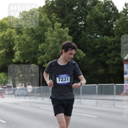 29.06.2025 - hella hamburg halbmarathon Jannik Wohlers http://msf.ph/oto/8186023 29.06.2025 09:43:43 Lombardsbrücke 1122, 1953, 2483, 3379, 5308, 7231, 7793, 8376, 9047, 10222, 10655, 13383, 13606 meine-sportfotos.de