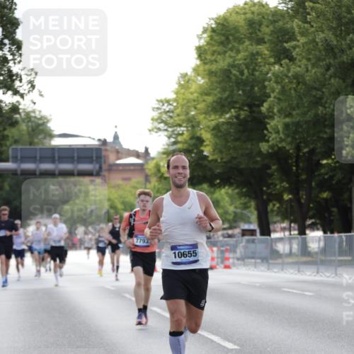 29.06.2025 - hella hamburg halbmarathon Jannik Wohlers http://msf.ph/oto/8186026 29.06.2025 09:43:44 Lombardsbrücke 1122, 1953, 2483, 3379, 5308, 7231, 7793, 8376, 9047, 10222, 10655, 13383, 13606 meine-sportfotos.de