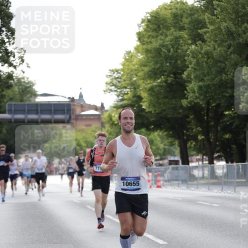 29.06.2025 - hella hamburg halbmarathon Jannik Wohlers http://msf.ph/oto/8186030 29.06.2025 09:43:44 Lombardsbrücke 1122, 1953, 2483, 3379, 5308, 7231, 7793, 8376, 9047, 10222, 10655, 13383, 13606 meine-sportfotos.de