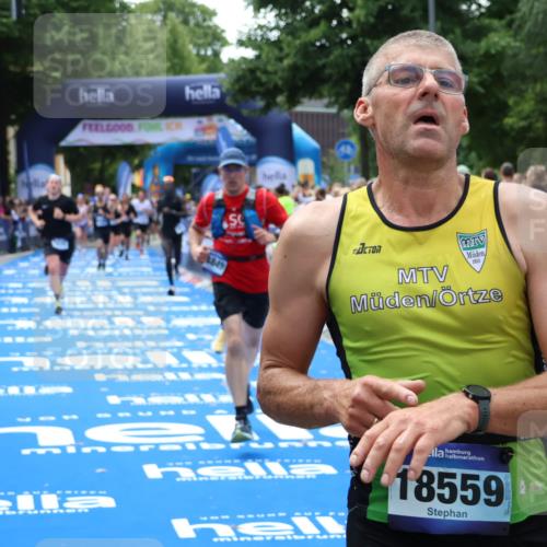 29.06.2025 - hella hamburg halbmarathon Zöllner http://msf.ph/oto/8186038 29.06.2025 10:43:02 Ziel 4823, 7035, 8218, 9364, 10469, 14849, 18659 meine-sportfotos.de