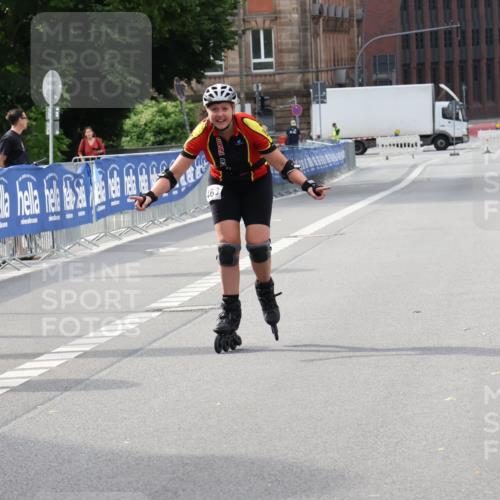29.06.2025 - hella hamburg halbmarathon Strokosch-Dieckow http://msf.ph/oto/8186047 29.06.2025 09:26:03 Ziel 20463 meine-sportfotos.de