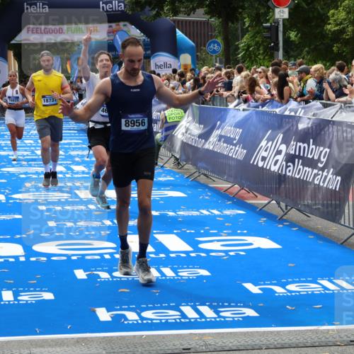 29.06.2025 - hella hamburg halbmarathon Zöllner http://msf.ph/oto/8186051 29.06.2025 10:33:33 Ziel 4602, 8956, 15326, 16931, 17056, 18731, 18854 meine-sportfotos.de