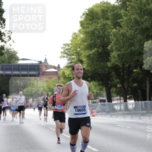 29.06.2025 - hella hamburg halbmarathon Jannik Wohlers http://msf.ph/oto/8186055 29.06.2025 09:43:44 Lombardsbrücke 1122, 1953, 2483, 3379, 5308, 7231, 7793, 8376, 9047, 10222, 10655, 13383, 13606 meine-sportfotos.de