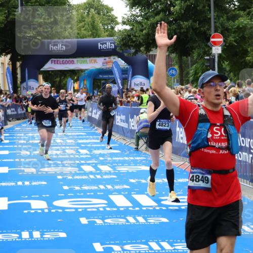 29.06.2025 - hella hamburg halbmarathon Zöllner http://msf.ph/oto/8186060 29.06.2025 10:43:03 Ziel 4823, 7035, 8218, 9364, 10469, 12657, 12723, 14849, 19038 meine-sportfotos.de