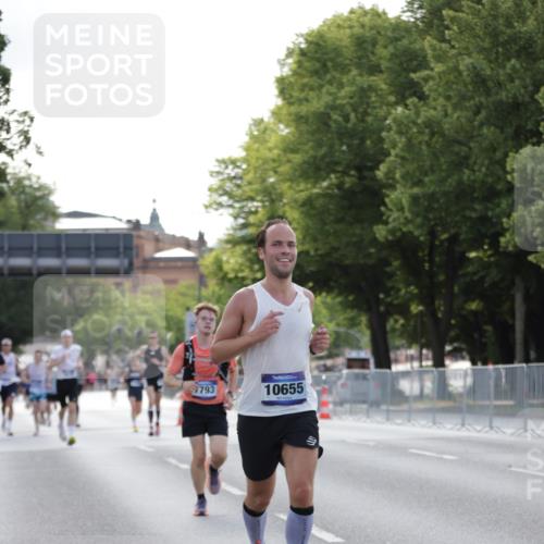 29.06.2025 - hella hamburg halbmarathon Jannik Wohlers http://msf.ph/oto/8186065 29.06.2025 09:43:44 Lombardsbrücke 1122, 1953, 2483, 3379, 5308, 7231, 7793, 8376, 9047, 10222, 10655, 13383, 13606 meine-sportfotos.de