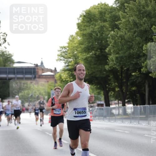 29.06.2025 - hella hamburg halbmarathon Jannik Wohlers http://msf.ph/oto/8186071 29.06.2025 09:43:44 Lombardsbrücke 1122, 1953, 2483, 3379, 5308, 7231, 7793, 8376, 9047, 10222, 10655, 13383, 13606 meine-sportfotos.de