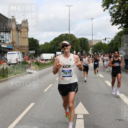 29.06.2025 - hella hamburg halbmarathon Yannick Fuchs http://msf.ph/oto/8186073 29.06.2025 10:29:44 20KM 1217, 1562, 5269, 5554, 7466, 7867, 7972, 8395, 8864, 8901, 10771, 12204, 12369, 14069, 14388, 14603, 14629, 14952, 15390, 15391, 15991, 16140, 16177, 16712, 16811, 16963, 16964, 17643, 18183, 18220, 18419, 19022 meine-sportfotos.de