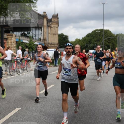 29.06.2025 - hella hamburg halbmarathon Yannick Fuchs http://msf.ph/oto/8186074 29.06.2025 10:43:36 20KM 1094, 1342, 1381, 1476, 2013, 2504, 2516, 2592, 2596, 2706, 2878, 2889, 2937, 3060, 3692, 4017, 4832, 5460, 5705, 6158, 7067, 7297, 7332, 8112, 8437, 8821, 9038, 9126, 9200, 9213, 9463, 9619, 9649, 9695, 9924, 9965, 10184, 11340, 11519, 11579, 11779, 11819, 11977, 12035, 12094, 12271, 12421, 12670, 13233, 13688, 13690, 14526, 15422, 15523, 16114, 16627, 16653, 16731, 16891, 17173, 17753, 18058, 18842, 18926, 19109 meine-sportfotos.de