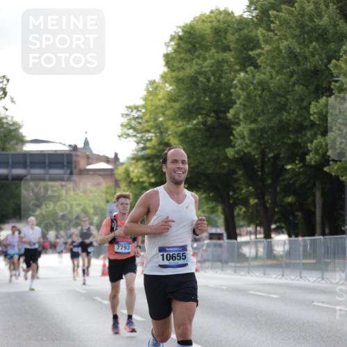 29.06.2025 - hella hamburg halbmarathon Jannik Wohlers http://msf.ph/oto/8186077 29.06.2025 09:43:44 Lombardsbrücke 1122, 1953, 2483, 3379, 5308, 7231, 7793, 8376, 9047, 10222, 10655, 13383, 13606 meine-sportfotos.de