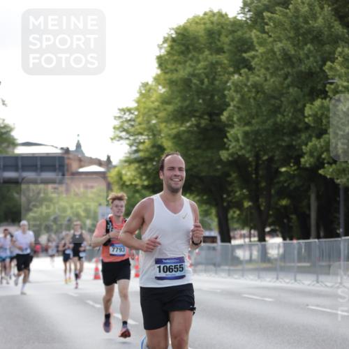 29.06.2025 - hella hamburg halbmarathon Jannik Wohlers http://msf.ph/oto/8186079 29.06.2025 09:43:44 Lombardsbrücke 1122, 1953, 2483, 3379, 5308, 7231, 7793, 8376, 9047, 10222, 10655, 13383, 13606 meine-sportfotos.de