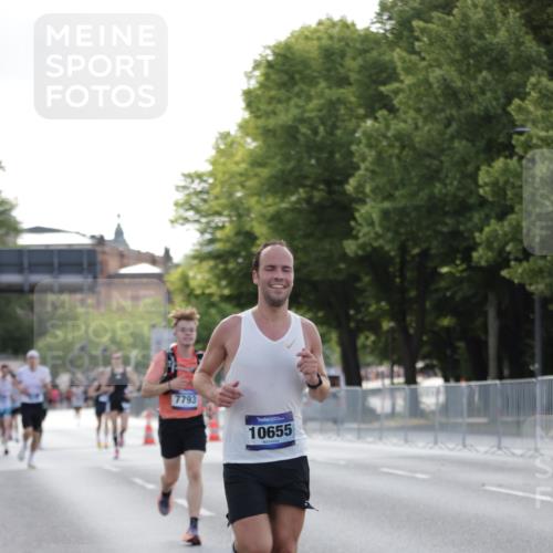29.06.2025 - hella hamburg halbmarathon Jannik Wohlers http://msf.ph/oto/8186088 29.06.2025 09:43:44 Lombardsbrücke 1122, 1953, 2483, 3379, 5308, 7231, 7793, 8376, 9047, 10222, 10655, 13383, 13606 meine-sportfotos.de