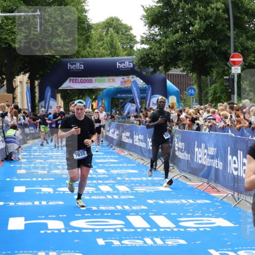 29.06.2025 - hella hamburg halbmarathon Zöllner http://msf.ph/oto/8186091 29.06.2025 10:43:05 Ziel 4229, 4823, 6721, 7035, 8218, 9364, 9833, 10469, 12657, 12723, 12776, 12839, 17177, 19038 meine-sportfotos.de