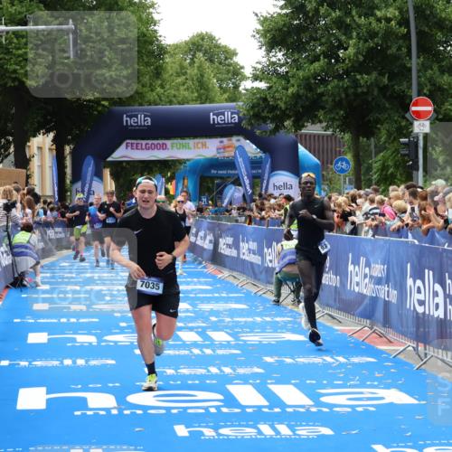 29.06.2025 - hella hamburg halbmarathon Zöllner http://msf.ph/oto/8186107 29.06.2025 10:43:05 Ziel 4229, 4823, 6721, 7035, 8218, 9364, 9833, 10469, 12657, 12723, 12776, 12839, 17177, 19038 meine-sportfotos.de