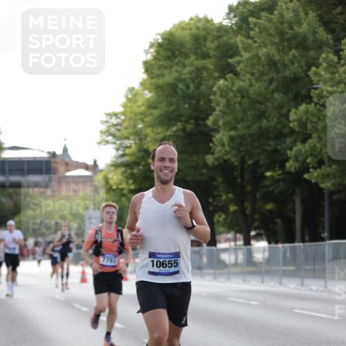 29.06.2025 - hella hamburg halbmarathon Jannik Wohlers http://msf.ph/oto/8186109 29.06.2025 09:43:44 Lombardsbrücke 1122, 1953, 2483, 3379, 5308, 7231, 7793, 8376, 9047, 10222, 10655, 13383, 13606 meine-sportfotos.de