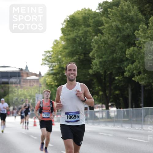 29.06.2025 - hella hamburg halbmarathon Jannik Wohlers http://msf.ph/oto/8186116 29.06.2025 09:43:44 Lombardsbrücke 1122, 1953, 2483, 3379, 5308, 7231, 7793, 8376, 9047, 10222, 10655, 13383, 13606 meine-sportfotos.de
