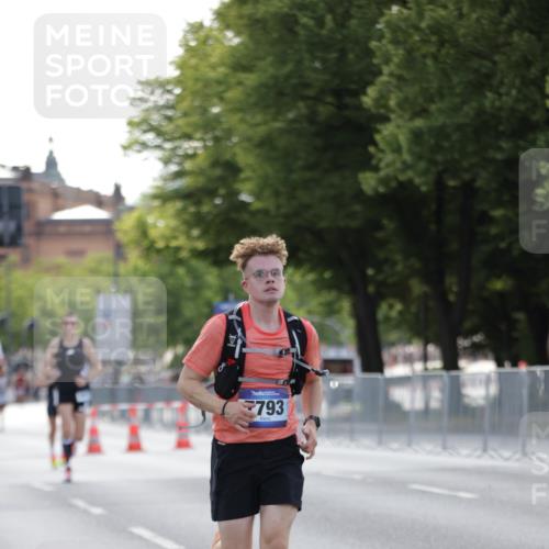29.06.2025 - hella hamburg halbmarathon Jannik Wohlers http://msf.ph/oto/8186129 29.06.2025 09:43:45 Lombardsbrücke 1122, 1953, 2483, 3379, 5308, 7231, 7793, 9047, 10222, 10655, 13383, 13606 meine-sportfotos.de