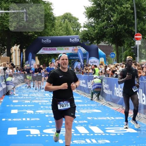 29.06.2025 - hella hamburg halbmarathon Zöllner http://msf.ph/oto/8186130 29.06.2025 10:43:06 Ziel 4229, 6721, 7035, 7451, 8218, 9364, 9833, 10469, 12657, 12723, 12776, 12839, 17177, 19038 meine-sportfotos.de