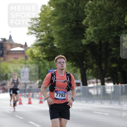 29.06.2025 - hella hamburg halbmarathon Jannik Wohlers http://msf.ph/oto/8186140 29.06.2025 09:43:45 Lombardsbrücke 1122, 1953, 2483, 3379, 5308, 7231, 7793, 9047, 10222, 10655, 13383, 13606 meine-sportfotos.de