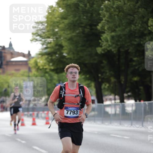 29.06.2025 - hella hamburg halbmarathon Jannik Wohlers http://msf.ph/oto/8186150 29.06.2025 09:43:45 Lombardsbrücke 1122, 1953, 2483, 3379, 5308, 7231, 7793, 9047, 10222, 10655, 13383, 13606 meine-sportfotos.de
