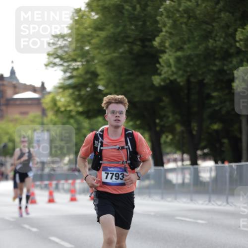 29.06.2025 - hella hamburg halbmarathon Jannik Wohlers http://msf.ph/oto/8186164 29.06.2025 09:43:46 Lombardsbrücke 1122, 1953, 2483, 5308, 7231, 7793, 9047, 9079, 10173, 10222, 10655, 13383, 13606 meine-sportfotos.de