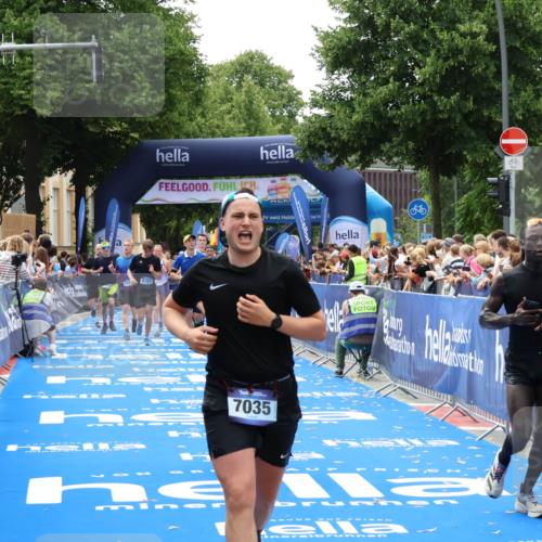 29.06.2025 - hella hamburg halbmarathon Zöllner http://msf.ph/oto/8186174 29.06.2025 10:43:06 Ziel 4229, 6721, 7035, 7451, 8218, 9364, 9833, 10469, 12657, 12723, 12776, 12839, 17177, 19038 meine-sportfotos.de
