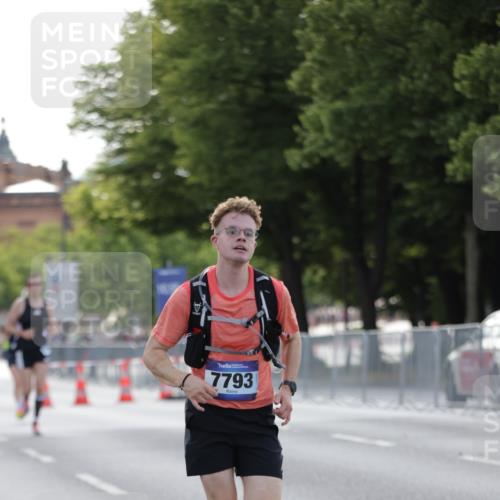29.06.2025 - hella hamburg halbmarathon Jannik Wohlers http://msf.ph/oto/8186195 29.06.2025 09:43:46 Lombardsbrücke 1122, 1953, 2483, 5308, 7231, 7793, 9047, 9079, 10173, 10222, 10655, 13383, 13606 meine-sportfotos.de