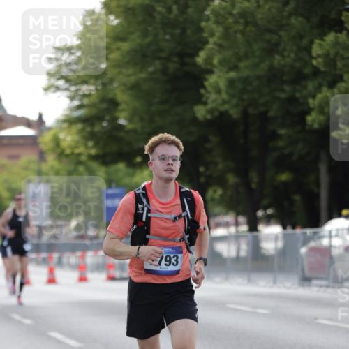 29.06.2025 - hella hamburg halbmarathon Jannik Wohlers http://msf.ph/oto/8186204 29.06.2025 09:43:46 Lombardsbrücke 1122, 1953, 2483, 5308, 7231, 7793, 9047, 9079, 10173, 10222, 10655, 13383, 13606 meine-sportfotos.de