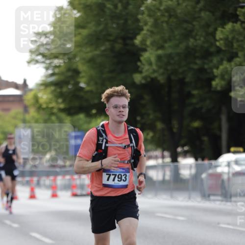 29.06.2025 - hella hamburg halbmarathon Jannik Wohlers http://msf.ph/oto/8186208 29.06.2025 09:43:46 Lombardsbrücke 1122, 1953, 2483, 5308, 7231, 7793, 9047, 9079, 10173, 10222, 10655, 13383, 13606 meine-sportfotos.de
