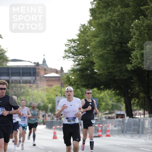 29.06.2025 - hella hamburg halbmarathon Jannik Wohlers http://msf.ph/oto/8186224 29.06.2025 09:43:48 Lombardsbrücke 1122, 1953, 5308, 7231, 7793, 8975, 9047, 9079, 10173, 10222, 10655, 13383, 13606 meine-sportfotos.de