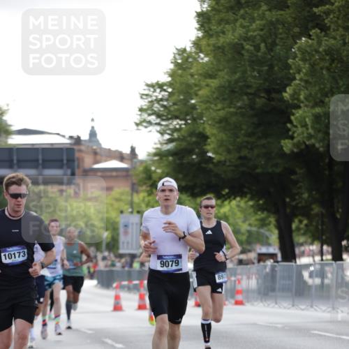 29.06.2025 - hella hamburg halbmarathon Jannik Wohlers http://msf.ph/oto/8186261 29.06.2025 09:43:49 Lombardsbrücke 1122, 1953, 5308, 5344, 7231, 7793, 8975, 9047, 9079, 10173, 10222, 10655, 10790, 13383, 13606, 15655 meine-sportfotos.de