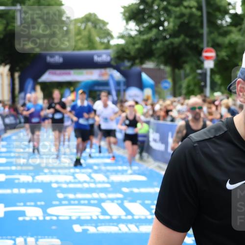 29.06.2025 - hella hamburg halbmarathon Zöllner http://msf.ph/oto/8186300 29.06.2025 10:43:09 Ziel 4229, 6721, 7451, 9833, 10251, 10469, 11177, 12153, 12657, 12723, 12776, 12839, 15255, 17177, 19038 meine-sportfotos.de