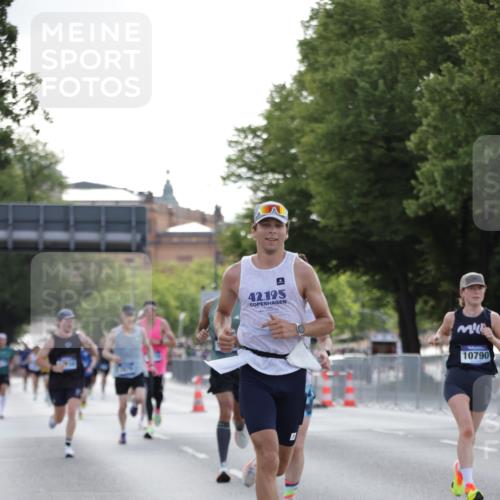 29.06.2025 - hella hamburg halbmarathon Jannik Wohlers http://msf.ph/oto/8186322 29.06.2025 09:43:52 Lombardsbrücke 1122, 5308, 5344, 7231, 7793, 8975, 9047, 9079, 10173, 10222, 10655, 10790, 13606, 14828, 15655, 17258 meine-sportfotos.de