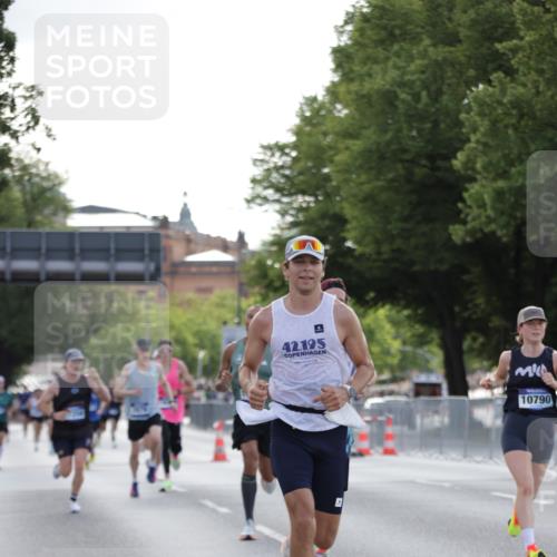 29.06.2025 - hella hamburg halbmarathon Jannik Wohlers http://msf.ph/oto/8186328 29.06.2025 09:43:52 Lombardsbrücke 1122, 5308, 5344, 7231, 7793, 8975, 9047, 9079, 10173, 10222, 10655, 10790, 13606, 14828, 15655, 17258 meine-sportfotos.de
