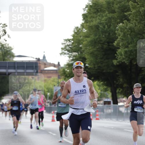 29.06.2025 - hella hamburg halbmarathon Jannik Wohlers http://msf.ph/oto/8186336 29.06.2025 09:43:53 Lombardsbrücke 1122, 2879, 5308, 5344, 7231, 7793, 8975, 9047, 9079, 10106, 10173, 10222, 10655, 10790, 13606, 14828, 15655, 16118, 17258 meine-sportfotos.de