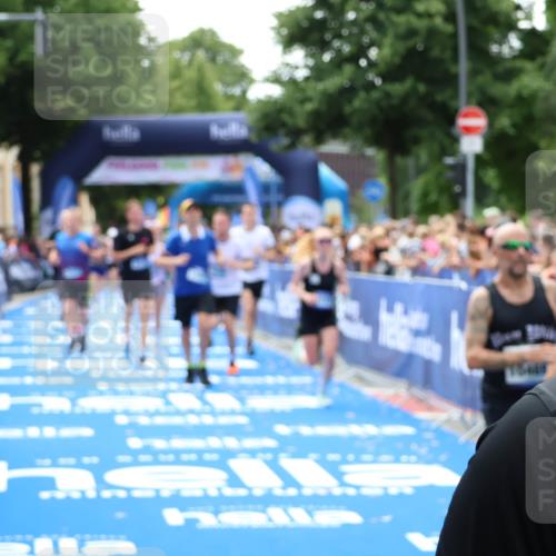 29.06.2025 - hella hamburg halbmarathon Zöllner http://msf.ph/oto/8186340 29.06.2025 10:43:09 Ziel 4229, 6721, 7451, 9833, 10251, 10469, 11177, 12153, 12657, 12723, 12776, 12839, 15255, 17177, 19038 meine-sportfotos.de