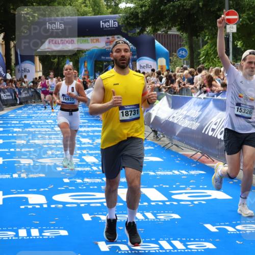 29.06.2025 - hella hamburg halbmarathon Zöllner http://msf.ph/oto/8186349 29.06.2025 10:33:36 Ziel 1053, 8312, 15326, 16931, 18731, 18854 meine-sportfotos.de