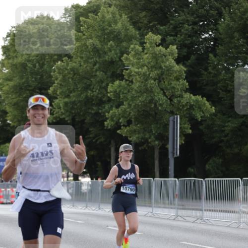 29.06.2025 - hella hamburg halbmarathon Jannik Wohlers http://msf.ph/oto/8186367 29.06.2025 09:43:53 Lombardsbrücke 1122, 2879, 5308, 5344, 7231, 7793, 8975, 9047, 9079, 10106, 10173, 10222, 10655, 10790, 13606, 14828, 15655, 16118, 17258 meine-sportfotos.de