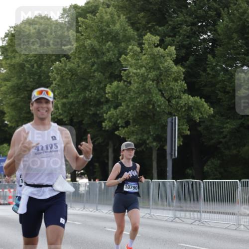 29.06.2025 - hella hamburg halbmarathon Jannik Wohlers http://msf.ph/oto/8186372 29.06.2025 09:43:53 Lombardsbrücke 1122, 2879, 5308, 5344, 7231, 7793, 8975, 9047, 9079, 10106, 10173, 10222, 10655, 10790, 13606, 14828, 15655, 16118, 17258 meine-sportfotos.de
