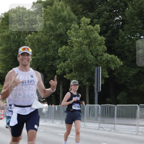 29.06.2025 - hella hamburg halbmarathon Jannik Wohlers http://msf.ph/oto/8186377 29.06.2025 09:43:53 Lombardsbrücke 1122, 2879, 5308, 5344, 7231, 7793, 8975, 9047, 9079, 10106, 10173, 10222, 10655, 10790, 13606, 14828, 15655, 16118, 17258 meine-sportfotos.de